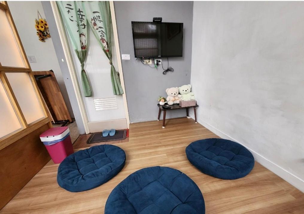 Ferienwohnung Gratitude Tainan Zimmer foto